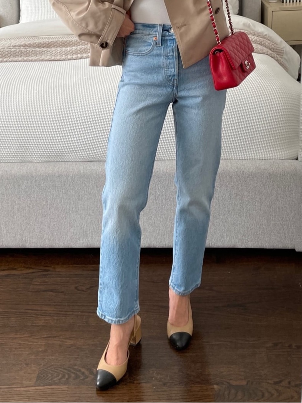 Levi’s Premium Wedgie Jeans Size 27 Light Wash
